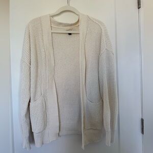 Open knit beige cardigan, great condition, Universal Thread, size M